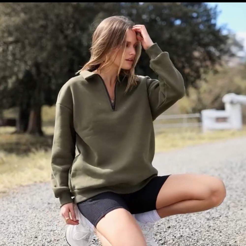 NWOT Green Quarter-Zip Sweatshirt Collared